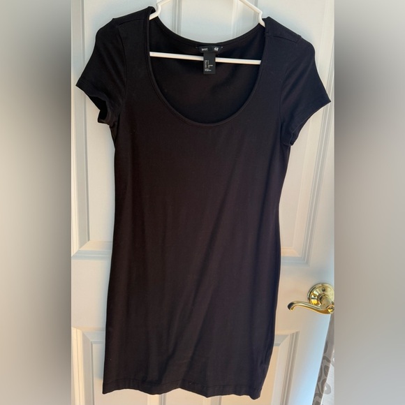 H&M Dresses & Skirts - H&M Black T-Shirt Dress – Size S | Effortless Style